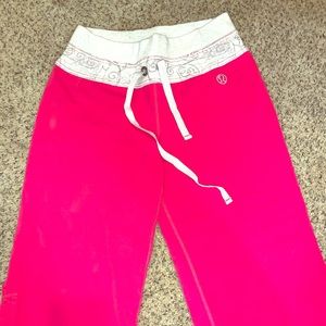 Lululemon cropped wide pant.